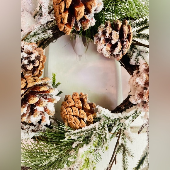 Flocked Berry Pine Wreath - Picture 10 of 12